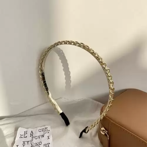 طوق للرأس مزين بسلسلة ذهبية بشكل معدني رفيع للنساء والبنات بتصميم لطيف وأنيق 