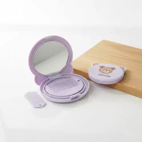 مرآة جيب صغيرة قابلة للطي مع مشط مدمج.