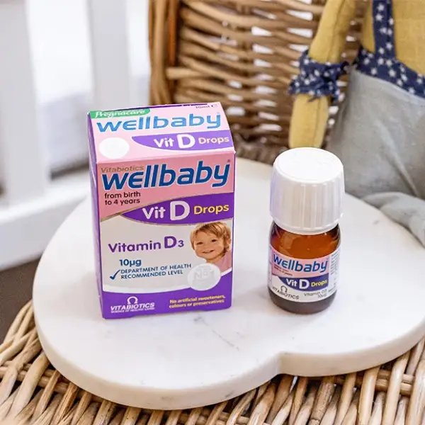 Vitabiotics Wellbaby Vitamin D Drops 10 µg 30 ml للنمو الطبيعي وتطور العظام لدى الأطفال